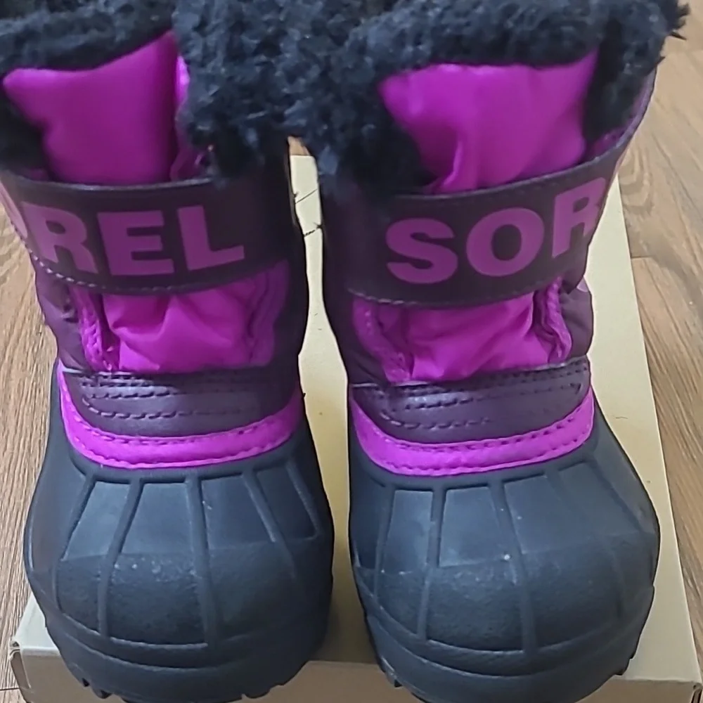 Sorel Kids' Black and Purple Winter Boots used‎ good condition for girl,s.